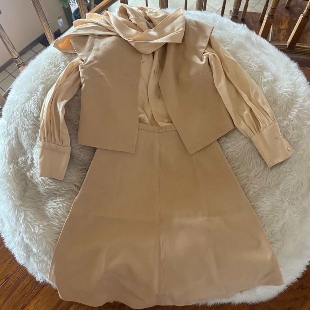 Vintage Elegant Cream Skirt Suit Set